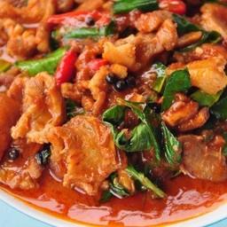 ผัดพริกแกงราดข้าว