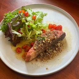 สเต็กปลาแซลมอน ซอสบัตเตอร์เลมอน