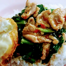 คะน้าเนื้อราดข้าวไข่ดาว