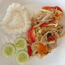 ผัดพริกขิงราดข้าวไข่ดาว