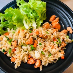 ข้าวผัดปลา แซลม่อน