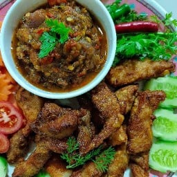 เจ๊สาลี่ ข้าวหมูทอดแจ่วแซ่บ หมู่บ้านกู๊ดส์แลนด์ ซอย 3