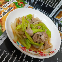 เนื้อผัดพริกหยวก กับข้าว