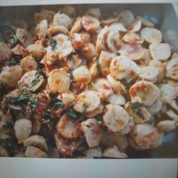 กะเพราลูกชิ้น