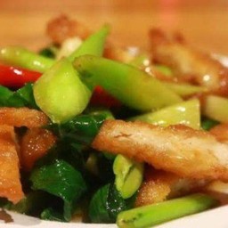 ข้าวราดคะน้าไก่กรอบ