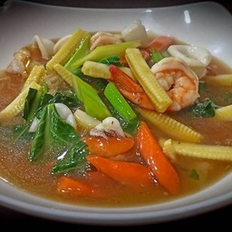 เส้นใหญ่ราดหน้าทะเล