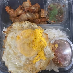ข้าวหมูสามชั้นทอด + ไข่ดาว