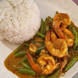 กะเพราหอม ครัวตึกแดง (ส้มตำ ยำ อาหารตามสั่ง)