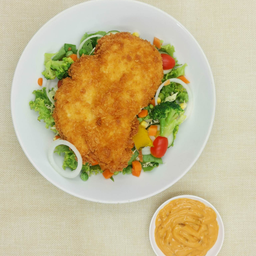 สลัดไก่ชุบเกร็ดขนมปังทอด