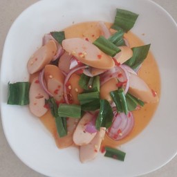 ยำไส้กรอก