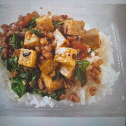 กะเพราหมูสับกับหมูยอ