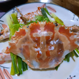 ปูม้านึ่งนมสด ขนาด 4 ขีดSteamed Blue crab with milk serve with spicy seafood dipping sauce
