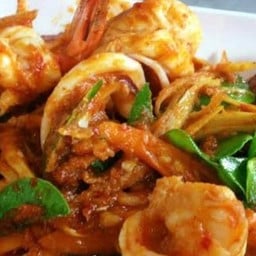 ผัดพริกแกงรวมมิตร