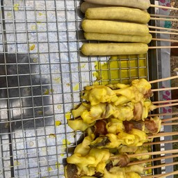 ปลาหมึกย่างและไก่ย่างบ้านครูแอน