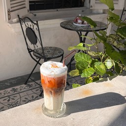 โกปี๊ฉ่ำ (ชาเย็นผสมกาแฟ)