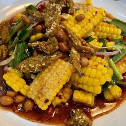 ยำข้าวโพดปลากรอบ