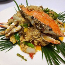 ปูม้าผัดผงกะหรี่ Stir Fried Blue Crab with curry powder
