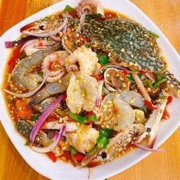 ยำ ปูม้าหมึกกุ้งสดหอยแครง