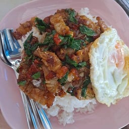 ผัดกระเพราหมูกรอบ