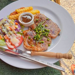 สเต็กสันคอหมูพริกไทยดำ