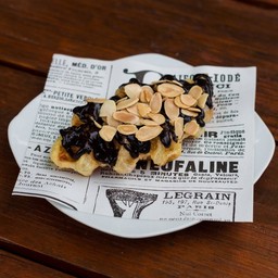 ครอฟเฟิลช็อคโกแลตอัลมอนด์