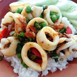 กระเพราหมึก
