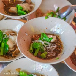 เล็กหมู