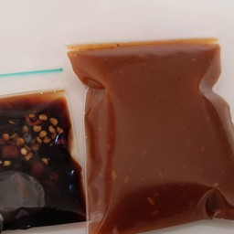 น้ำราดข้าวหมูแดง&หมูกรอบ