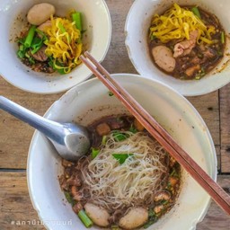 เส้นใหญ่หมู