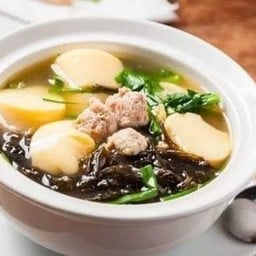 แกงจืดเต้าหู้หมูสับสาหร่าย