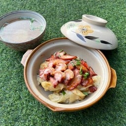 เกี๊ยวหมู หมูแดง หมูกรอบ