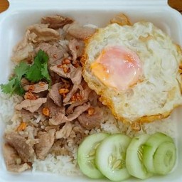 ข้าวหมูทอดกระเทียม