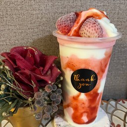 สตอเบอร์รี่สมูทตี้ โยเกิร์ต