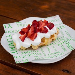 ครอฟเฟิลวิปครีมสตรอเบอร์รี่