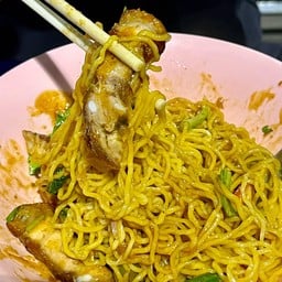 บะหมี่หมูกรอบ