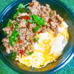 ข้าวกระเพราไข่ขยี้