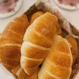 Pearl salt pang (ปังเกลือ)