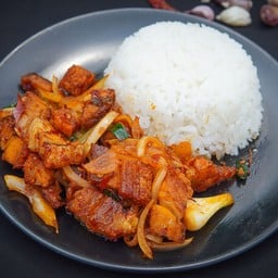 ข้าวหมูกรอบผัดพริกเผา