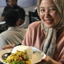 ข้าวผัดผงกะหรี่ไก่