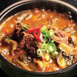 แกงเนื้อรสเผ็ด (소고기국밥)