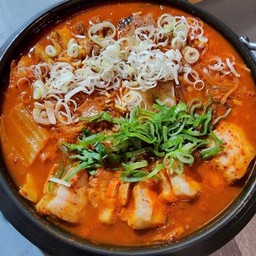 เนื้อหมูตุ๋นกิมจิ  (돼지고기김치찜)