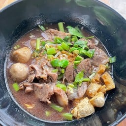 ร้านฮักเส้น ข้าวขาหมู ต้มแซ่บเนื้อ กาาเคหะ