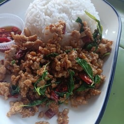 ข้าวกระเพราหมูสับพริกแห้ง