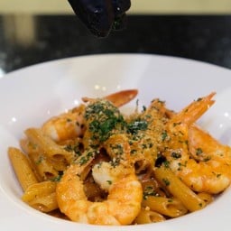 Penne pink sauce with prawns