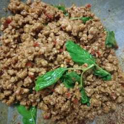 กะเพราหมูสับหยาบ เป็นกับข้าว