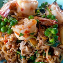 มาม่าผัดขี้เมา ทะเล รวมมิตร