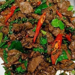 เนื้อผัดใบยี่หร่า