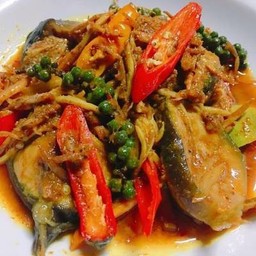 ผัดพริกแกงปลาดุก