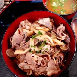 ข้าวหน้าหมูยากินิกุ