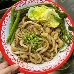 ขนมจีนเรณู (ข้าวปุ้นซาวเส้นบีบสด)
